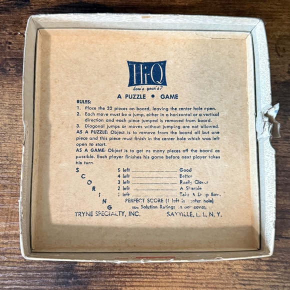 Hi-Q Puzzle Game - Picture 3 of 6